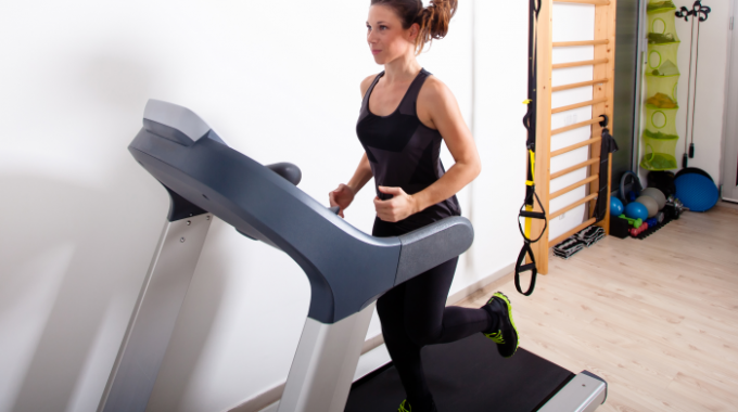 How many calories are burned in 20 minutes on a treadmill?